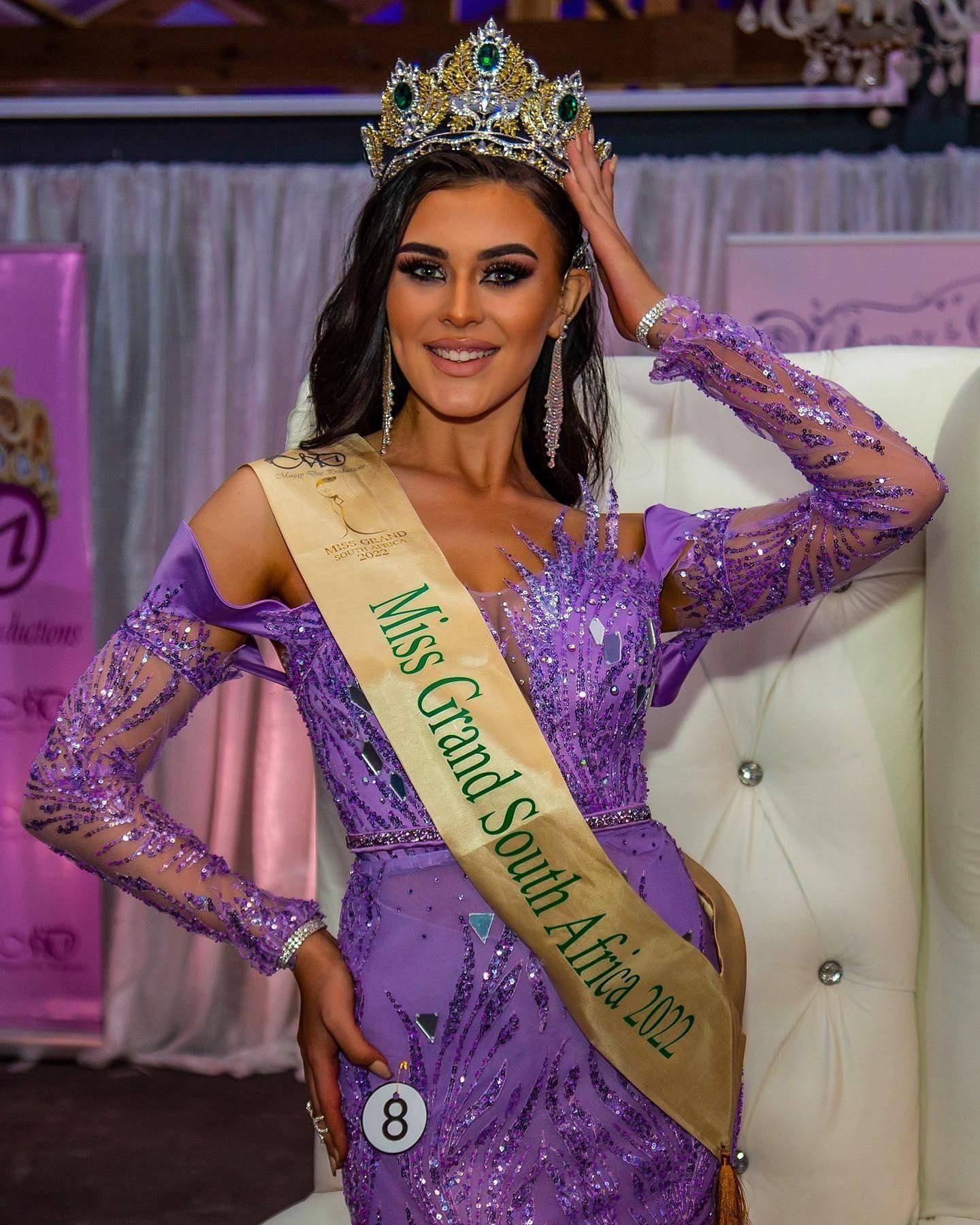 Nữ doanh nhân nóng bỏng đăng quang Hoa hậu Hoà bình Nam Phi 2022