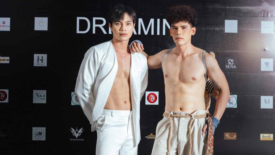 Hoàng Sơn - Quý Tạ bộ đôi Nam Thần Trekking cùng CM HOUSE trong khuôn khổ Model International Fashion Design